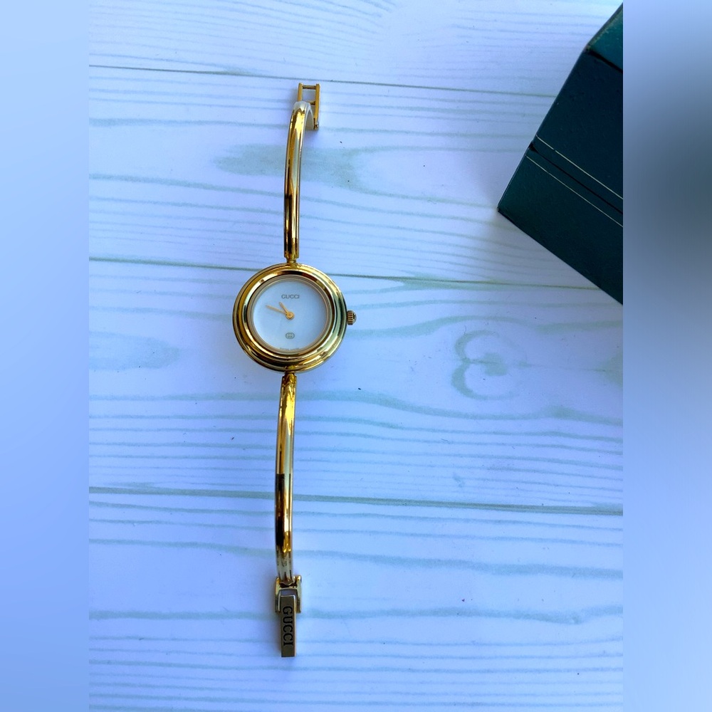 Gucci Gold Watch with Interchangeable Bezels - Picture 5 of 6
